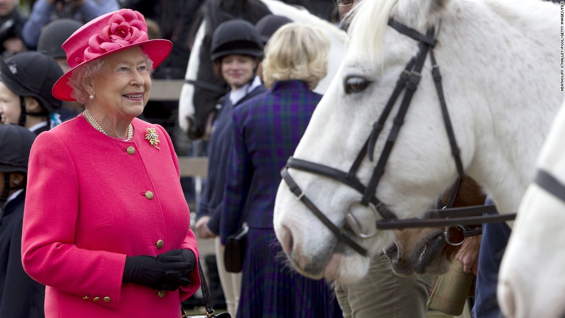 141013161145-queen-elizabeth-horse-super-169