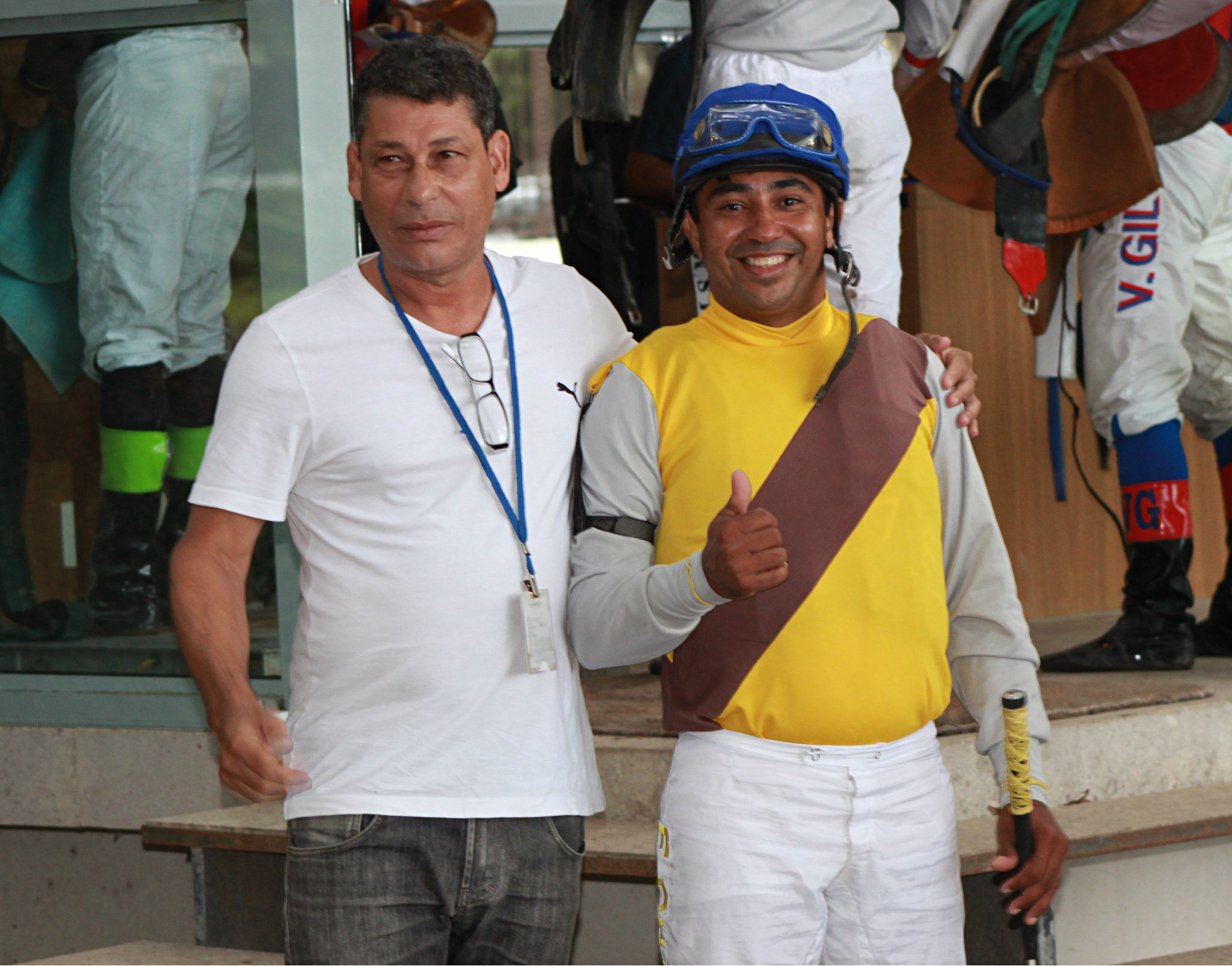 F.CHAVES E TREINADOR