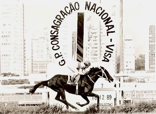 Cidade Jardim homenageia os craques Dark Brown e Cacique Negro