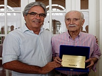 Emoção e cores rubro negras na homenagem a Fernando Botelho