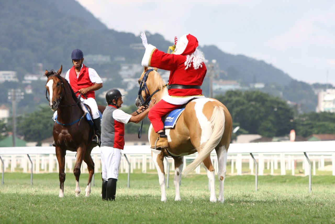 Confira imagens do festivo domingo de 14 de dezembro no Hipódromo da Gávea