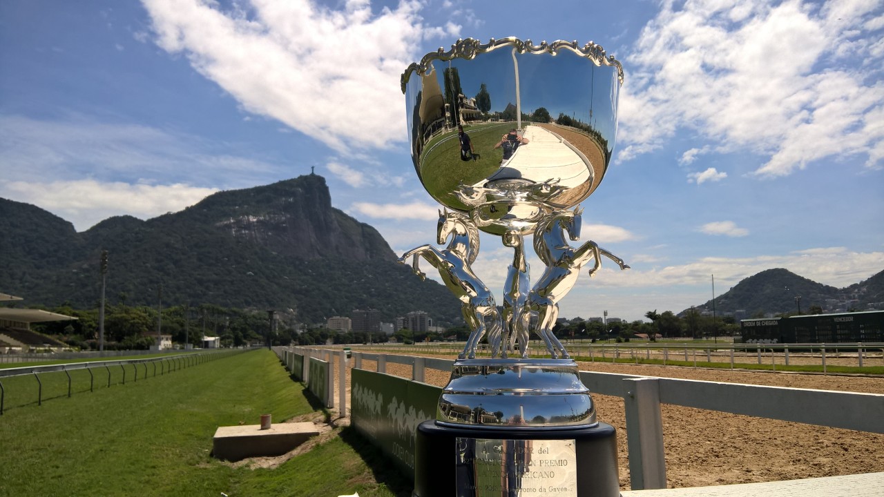 Objeto de desejo! Taça do Grande Prêmio Longines Latinoamericano (GI) já se encontra na Gávea