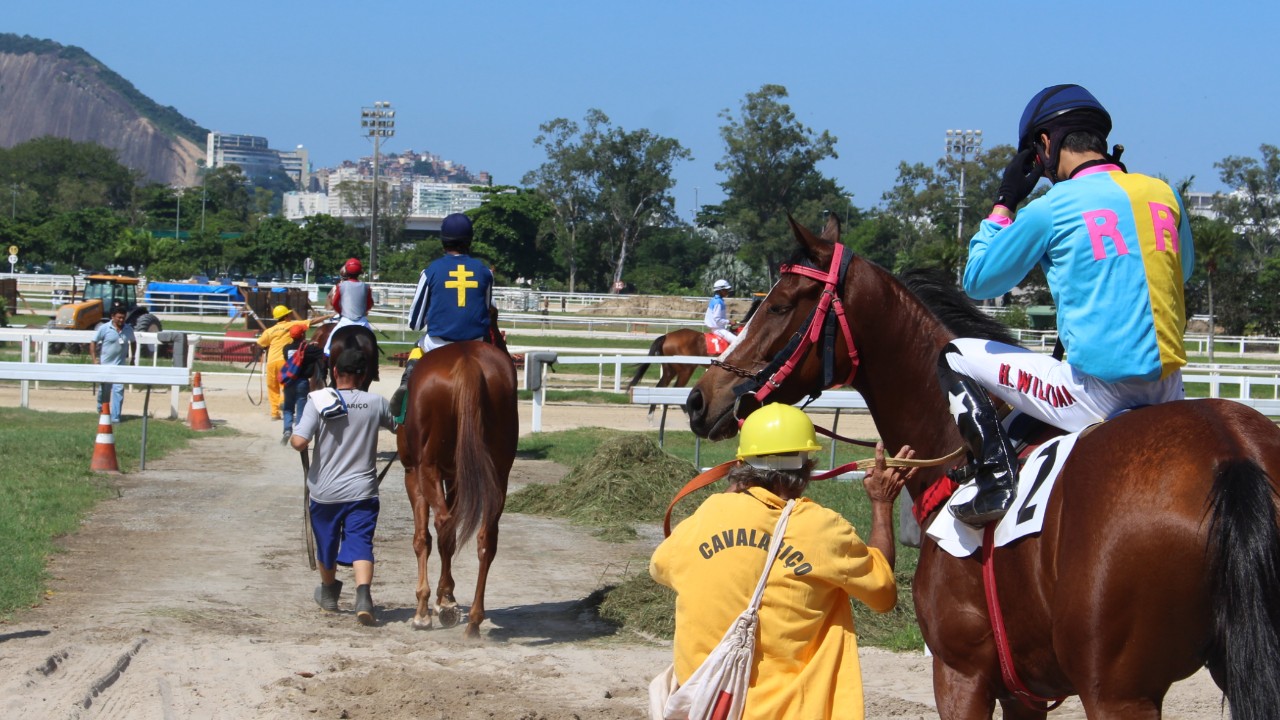 Talentos da EPT dão show em páreo teste no Hipódromo da Gávea; veja o vídeo exclusivo da chegada