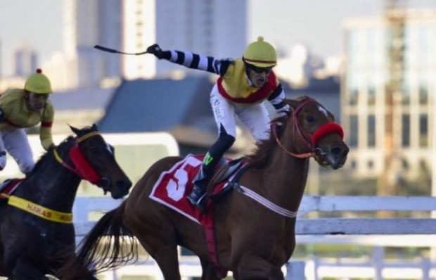 Entre as potrancas, Kiss Me Now vence seu primeiro G1