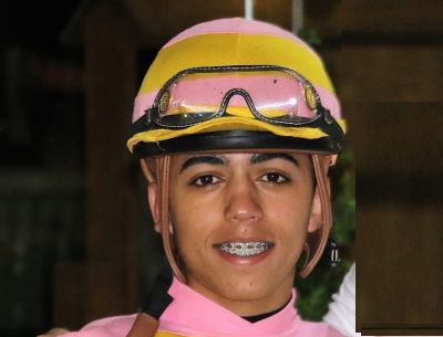 Leandro Henrique vence cinco e cola no líder