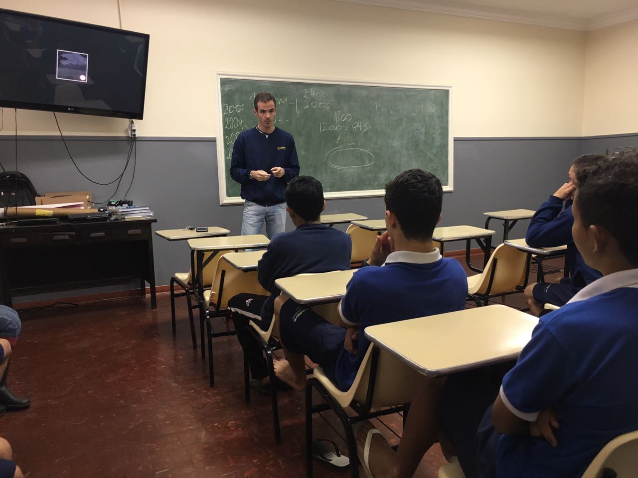 Alunos da EPT assistem palestra sobre a importância da integração do trabalho dos jóqueis com os veterinários