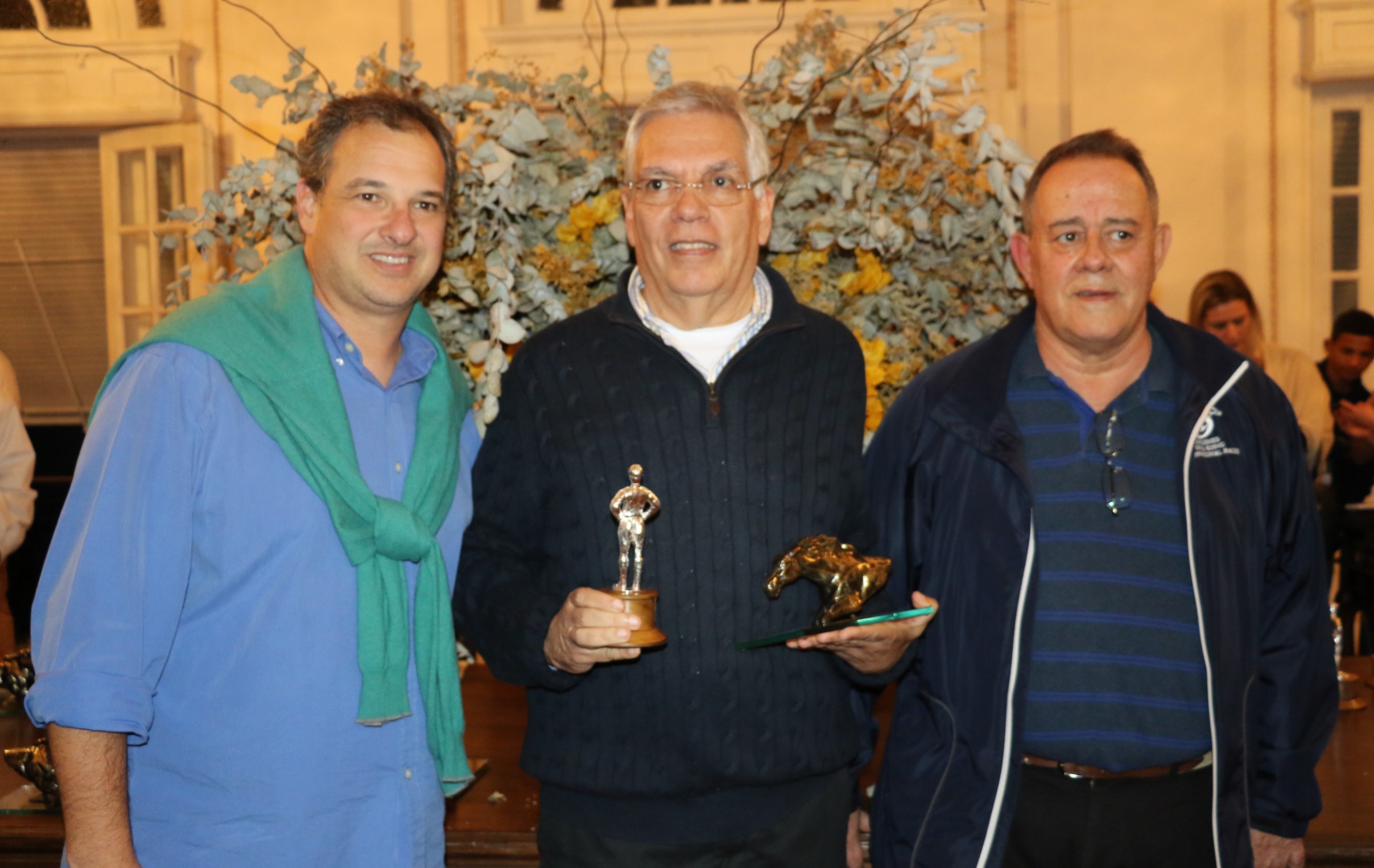 Campeões das estatísticas no JCB e ganhadores do Troféu Mossoró recebem seus prêmios