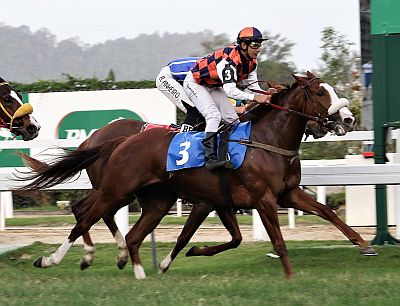 Felka supera Perdonada para vencer a P.E. Courageuse